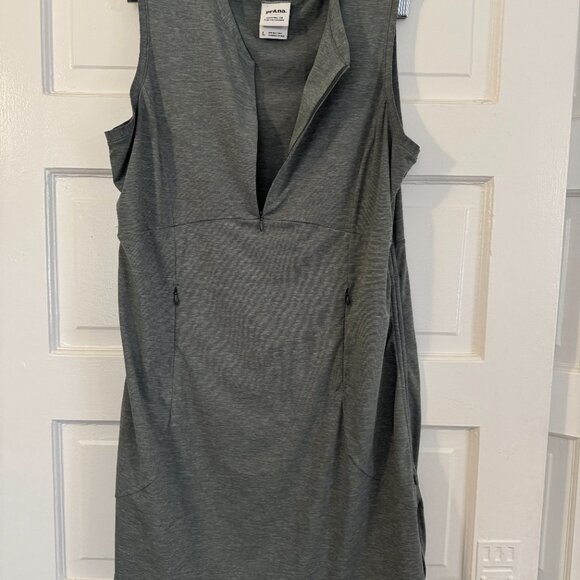 Green PrAna Space-Dyed, zip-front, cinched athletic / adventure dress - L - Picture 4 of 9